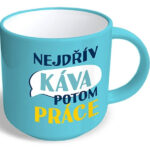 Vtipný hrnek Nejdřív káva potom práce